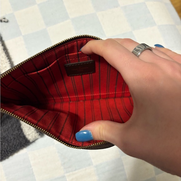 Louis Vuitton Neverfull MM - Picture 11 of 16